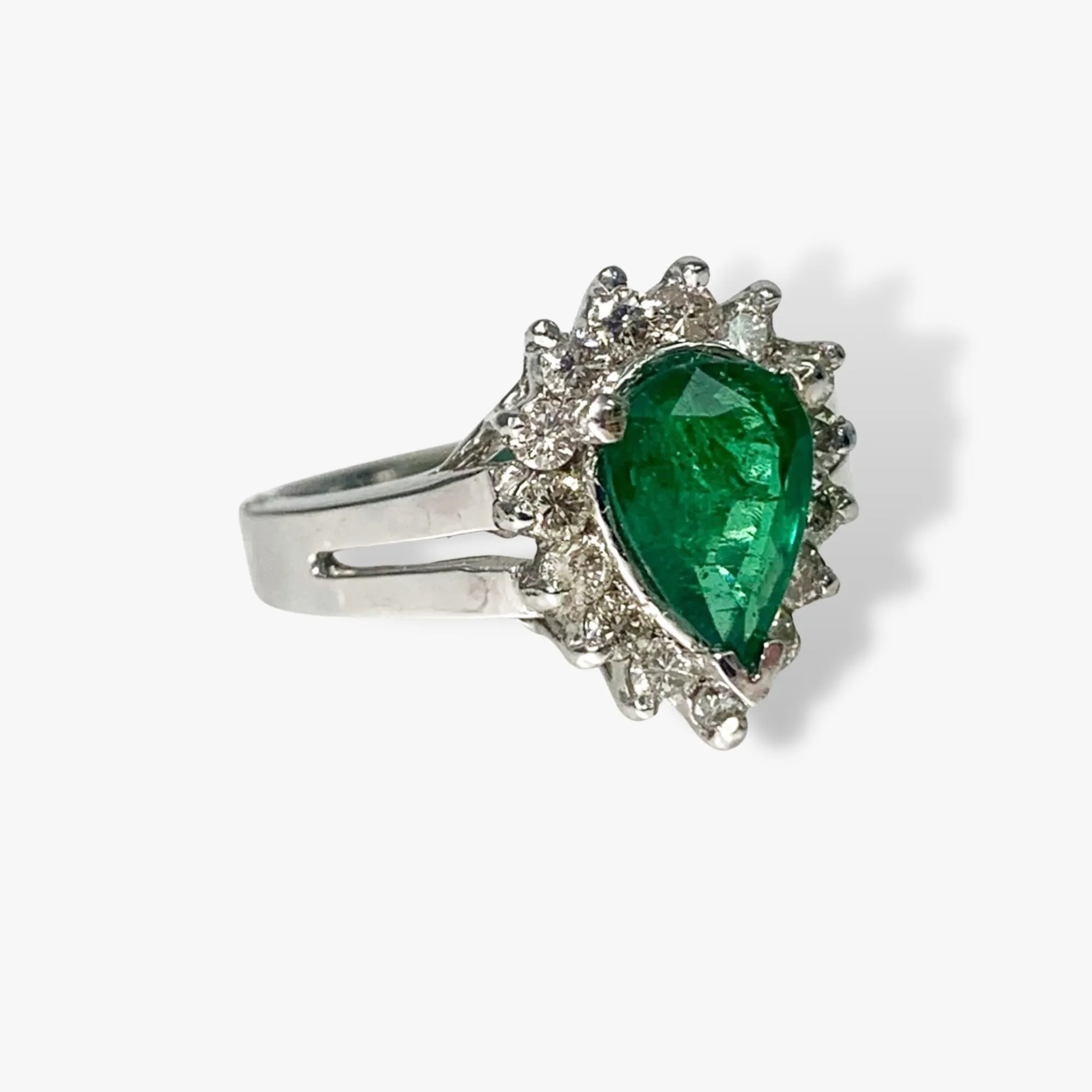 14k White Gold Pear-Shaped Emerald Diamond Halo Split Shank Vintage Ring