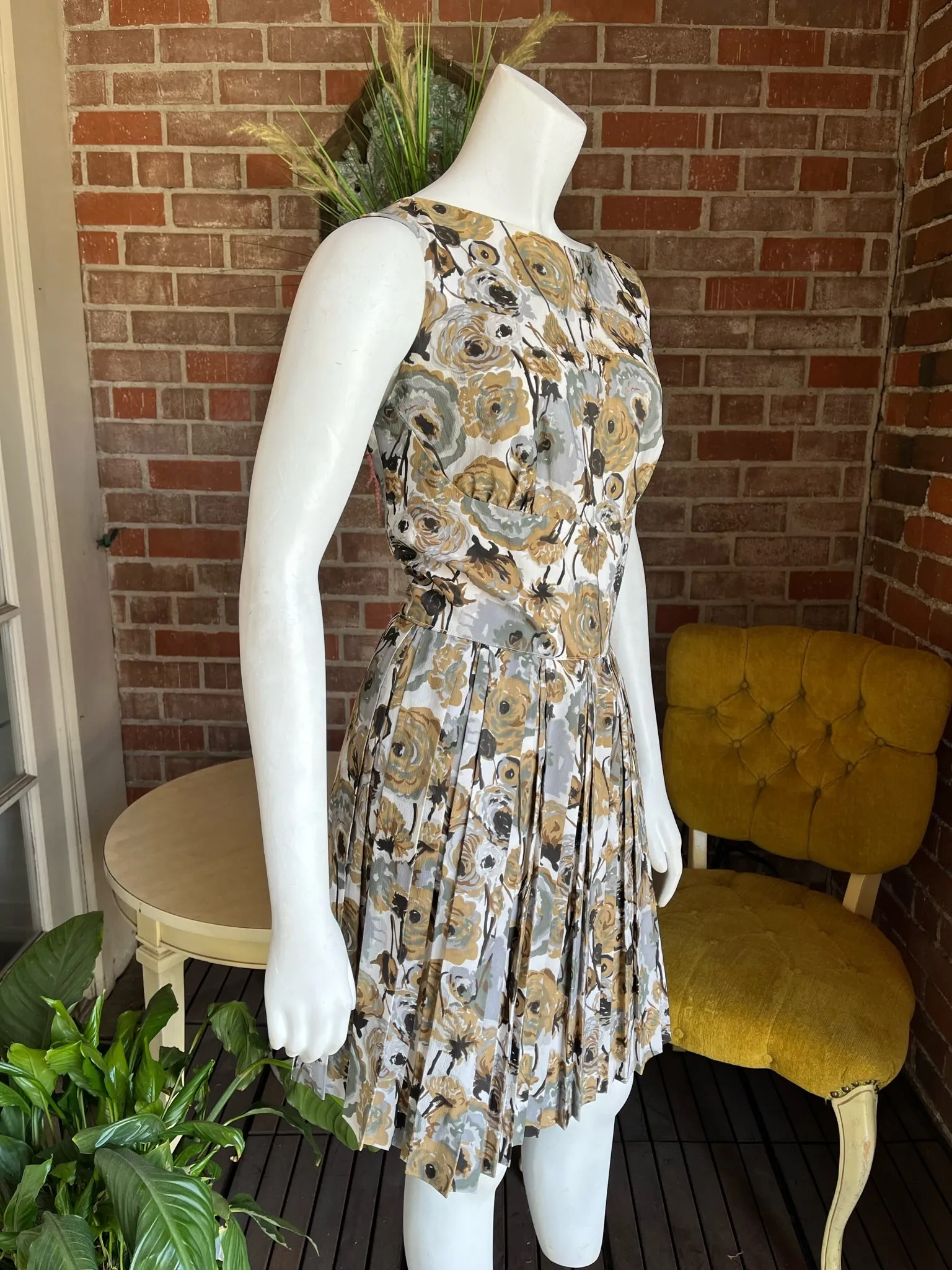 1960s Fall Florals Pleats Dress