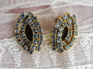 GLITTERING Vintage 1950s Austrian Rhinestone Earrings, Clip On Earrings ,Vintage Rhinestones ,Clip Earrings ,Grey Blue Sparkling Earrings