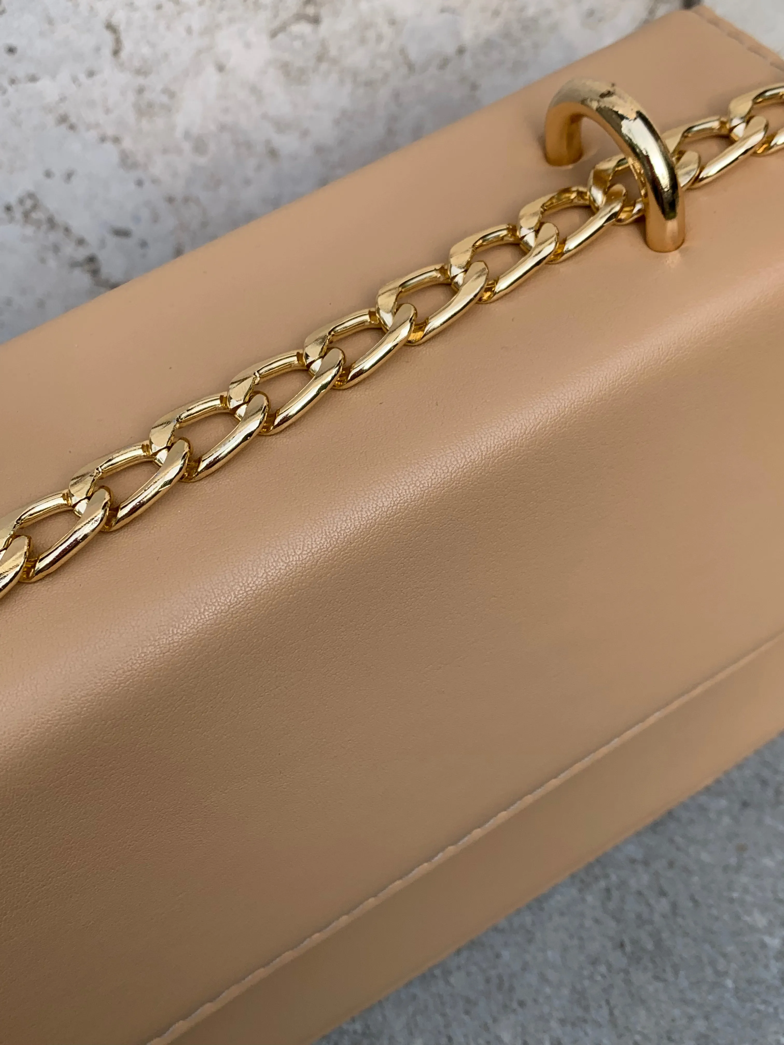 Leather chain handbag