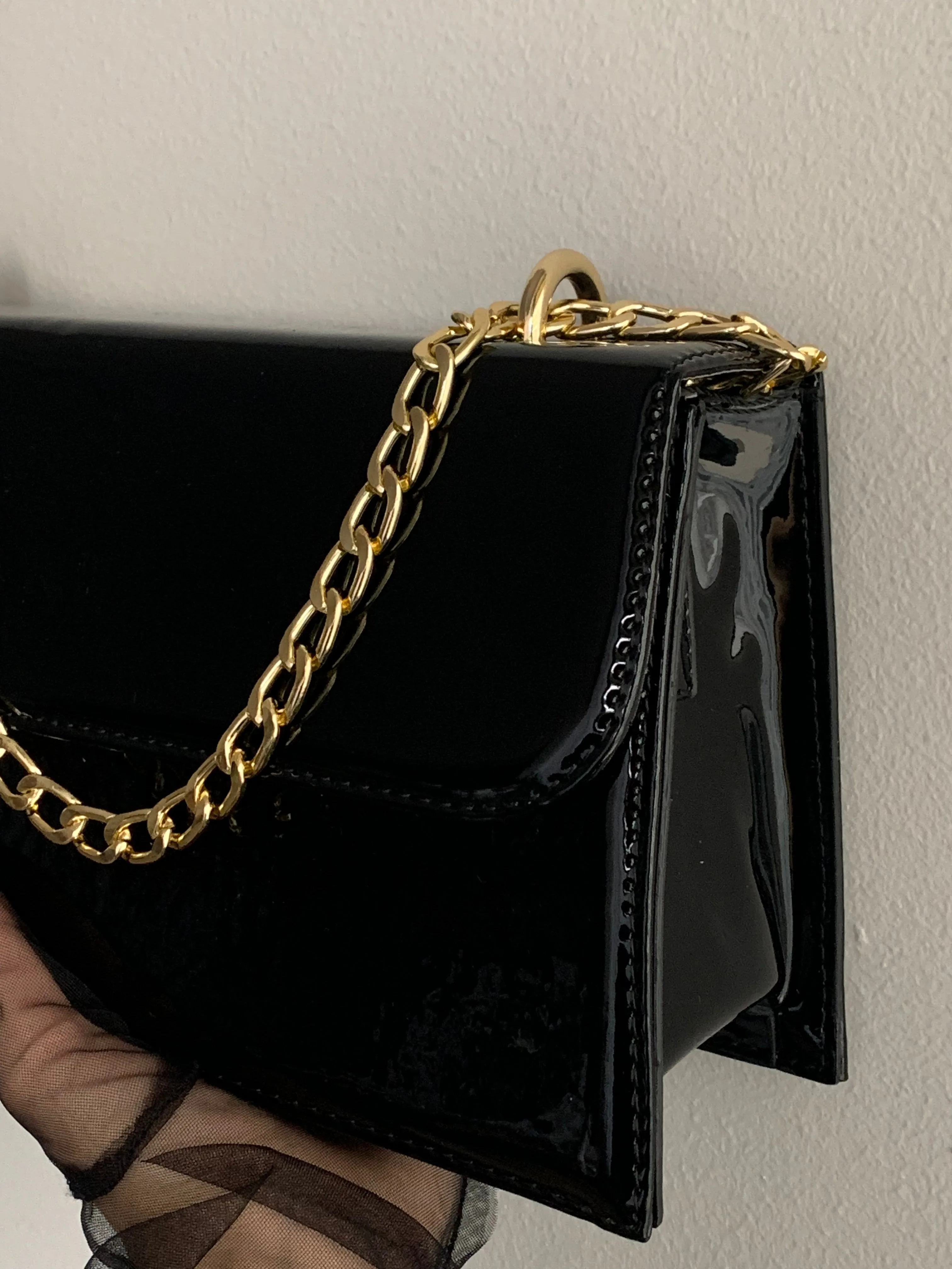 Leather chain handbag