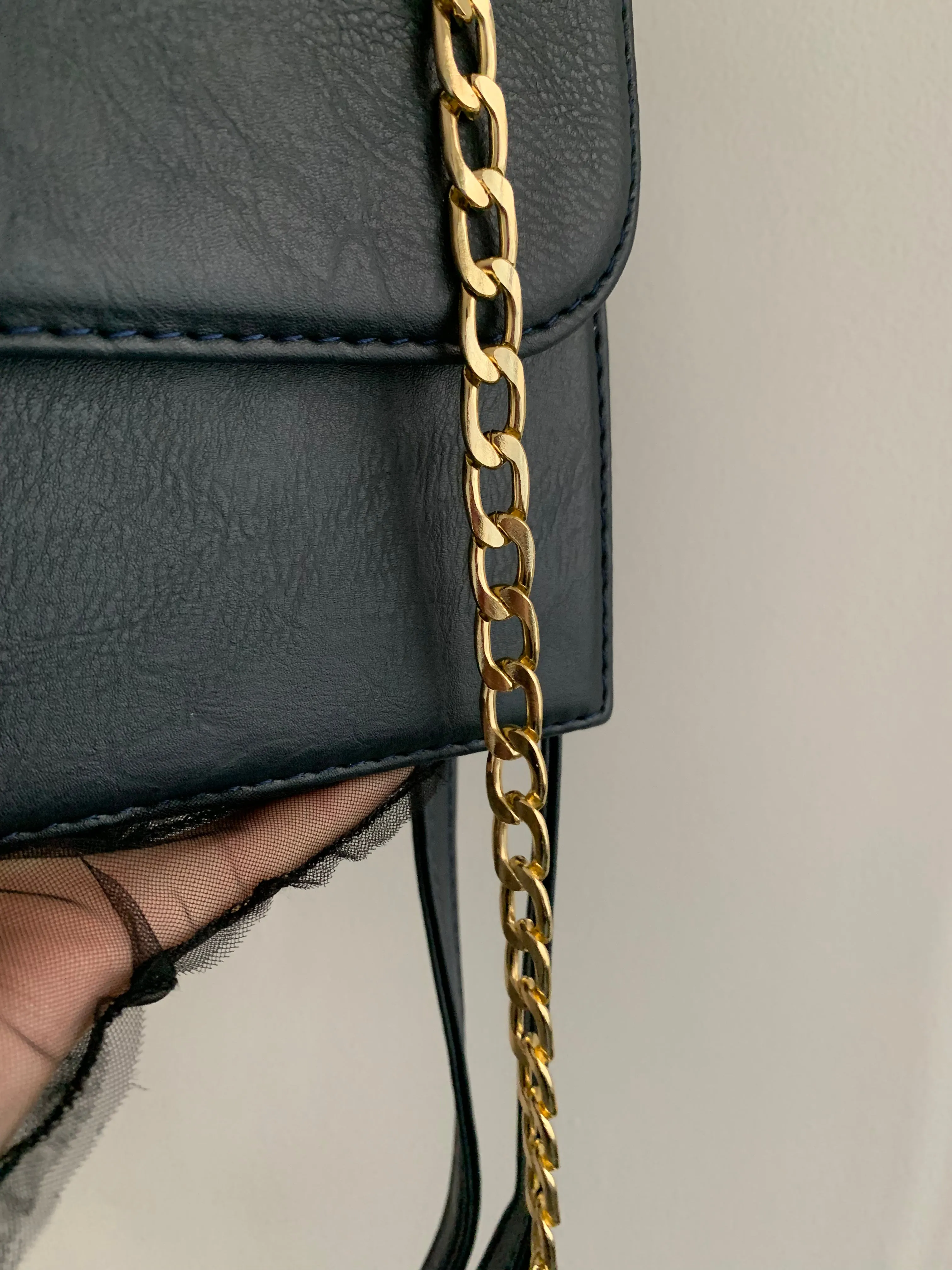 Leather chain handbag