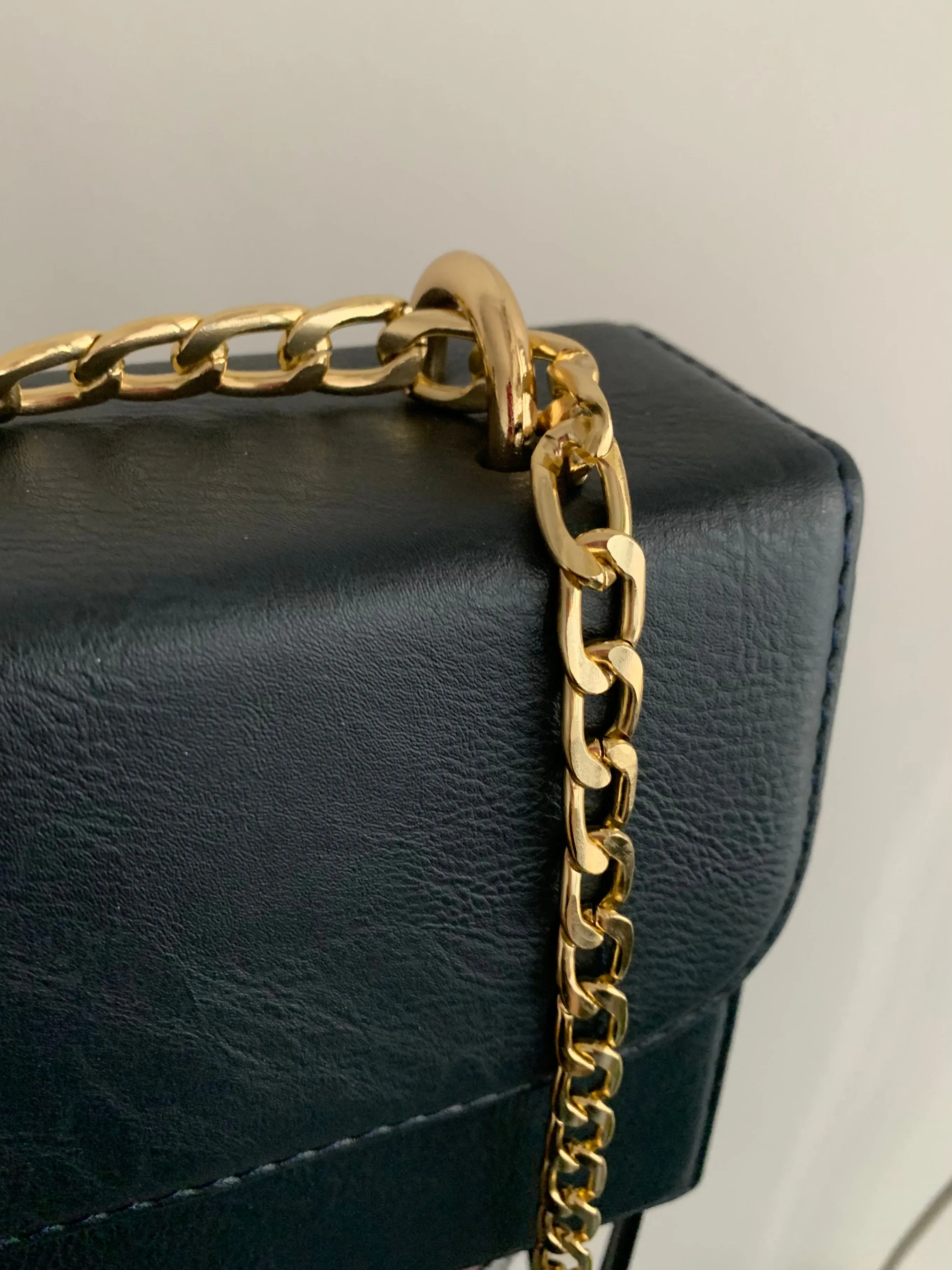 Leather chain handbag