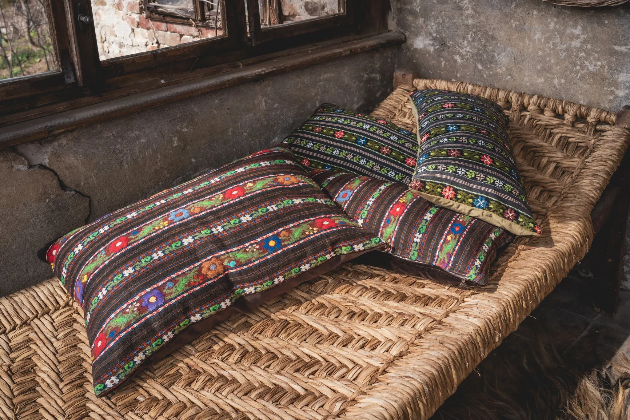 Pillow: Artifact textile, handwoven in Romania - P411