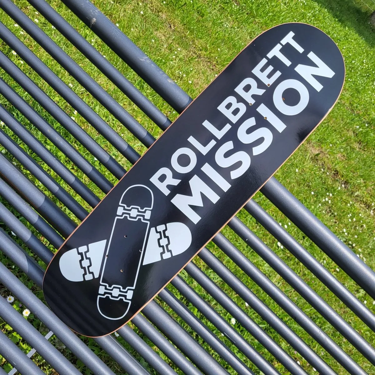 Rollbrett Mission Black Bomber Shape Deck 8.8"