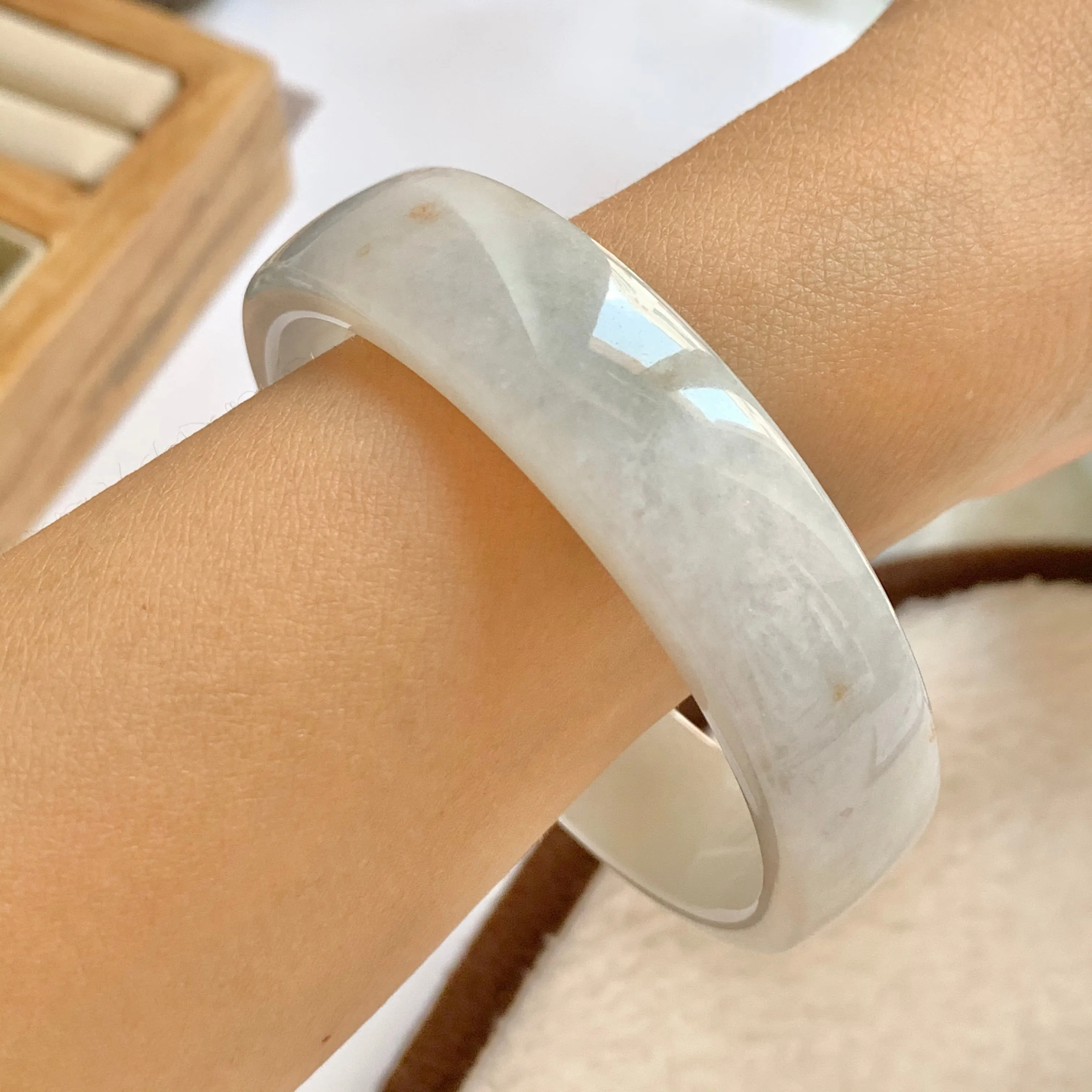 SOLD OUT: 54.2mm A-Grade Natural Jadeite Modern Round Bangle (Right-Angle) No.151730