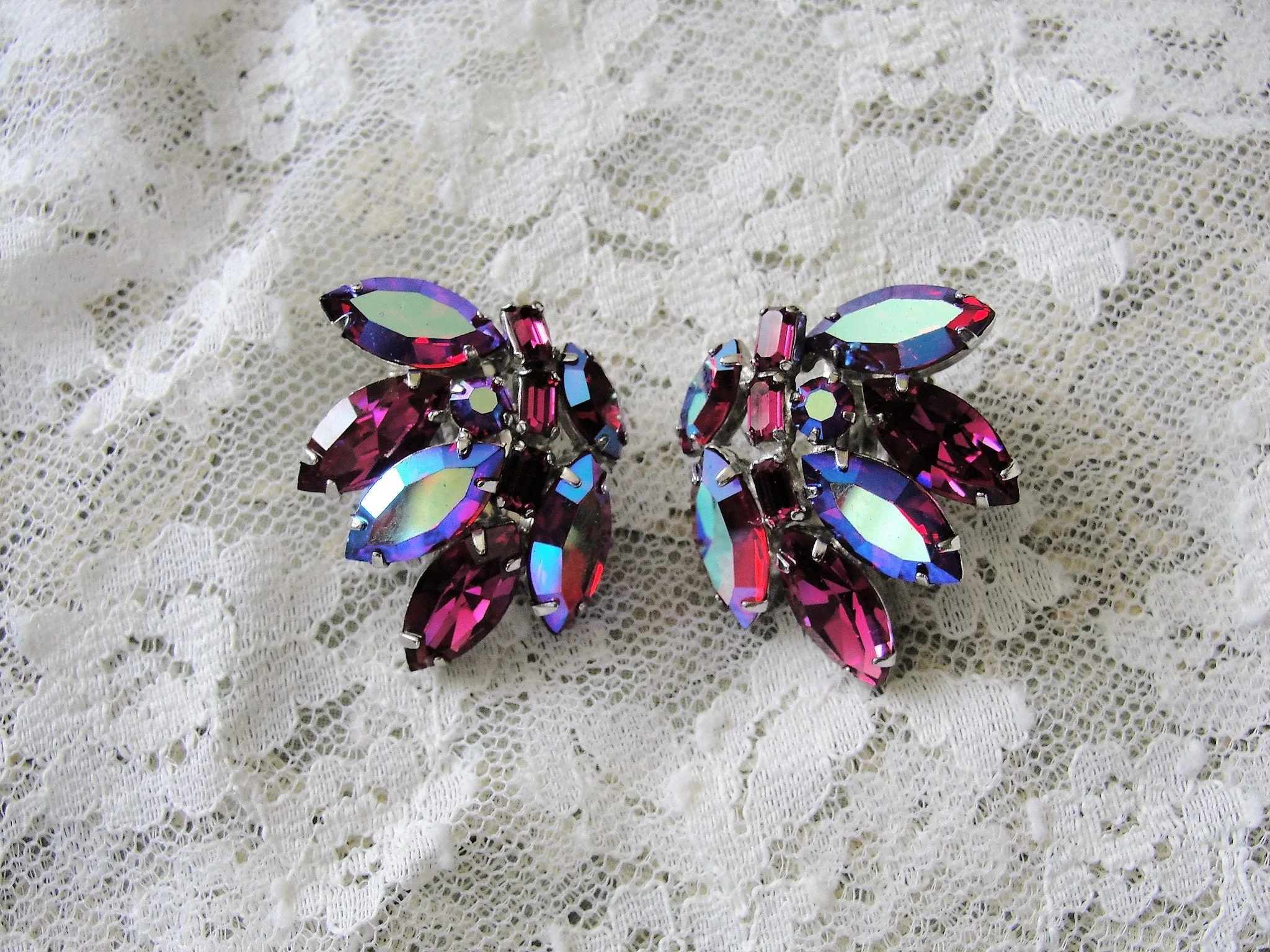 VINTAGE 50s SHERMAN Signed Earrings,Fuchsia Pink Aurora Borealis Earrings,Navette Rhinestone ClipOn Sherman Earrings,Collectible Jewelry